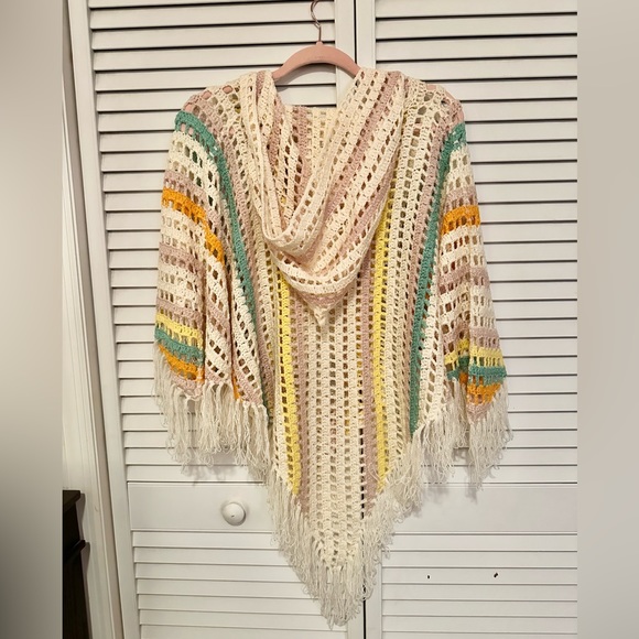 NWOT - POL CLOTHING - crochet style fringe sweater with hood - Size L - Picture 3 of 7